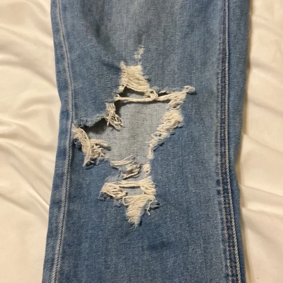 American Eagle Mom Jean Sz 2 Long worn, ripped, distressed cool jeans, light - Picture 8 of 13